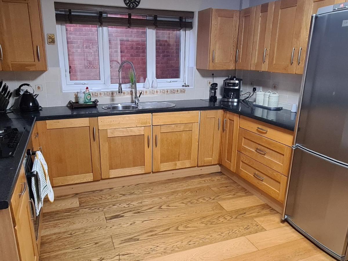 Spacious, 5 Bed House For 9 In Chester Eksteriør bilde